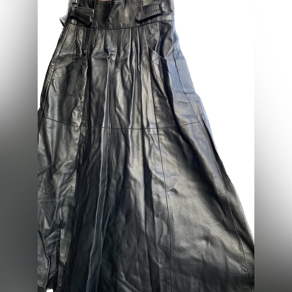 EUC black leather skirt Gossip Vancouver Canada - Picture 2 of 15
